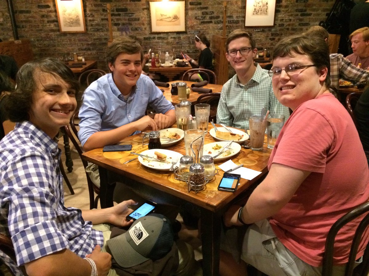 sasaustinlatin's tweet photo. Lunch @MediciOn57 #yum #prandium #NJCL2016 #TSJCL2017 https://t.co/qmy8aij54r