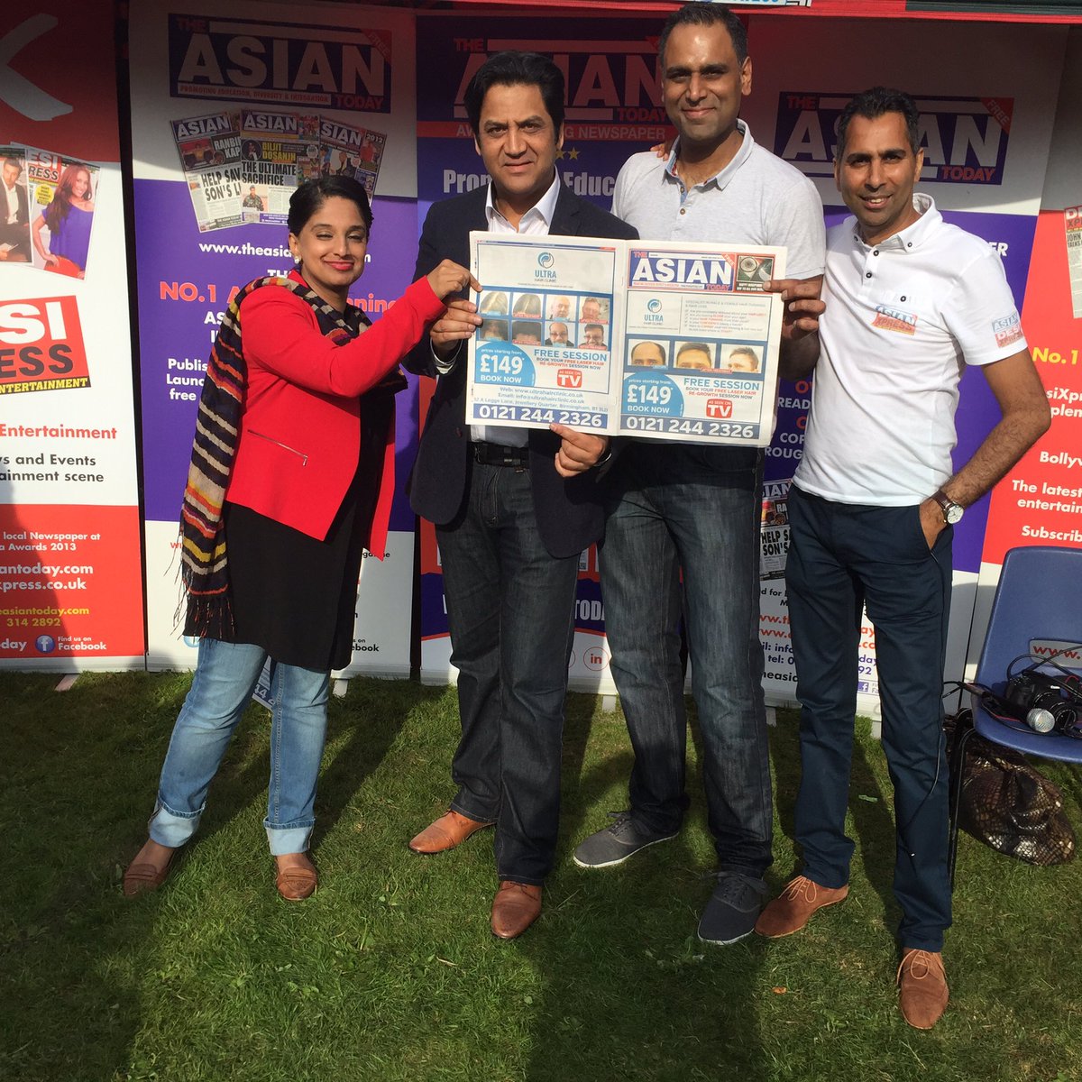 TheAsianToday's tweet photo. .@ShafiqueHShah @dmvcomms with @Ifraz_1 @NadiaRasul81 on the @TheAsianToday stand @BigJohnBhamMela #BJBM2016 https://t.co/kqbaXhQV5s