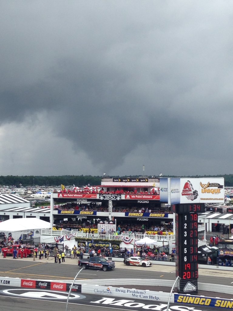 F150Man17's tweet photo. @keselowski Pocono tornado?? 😳 Lets get this race started! https://t.co/vFJsdtThaW