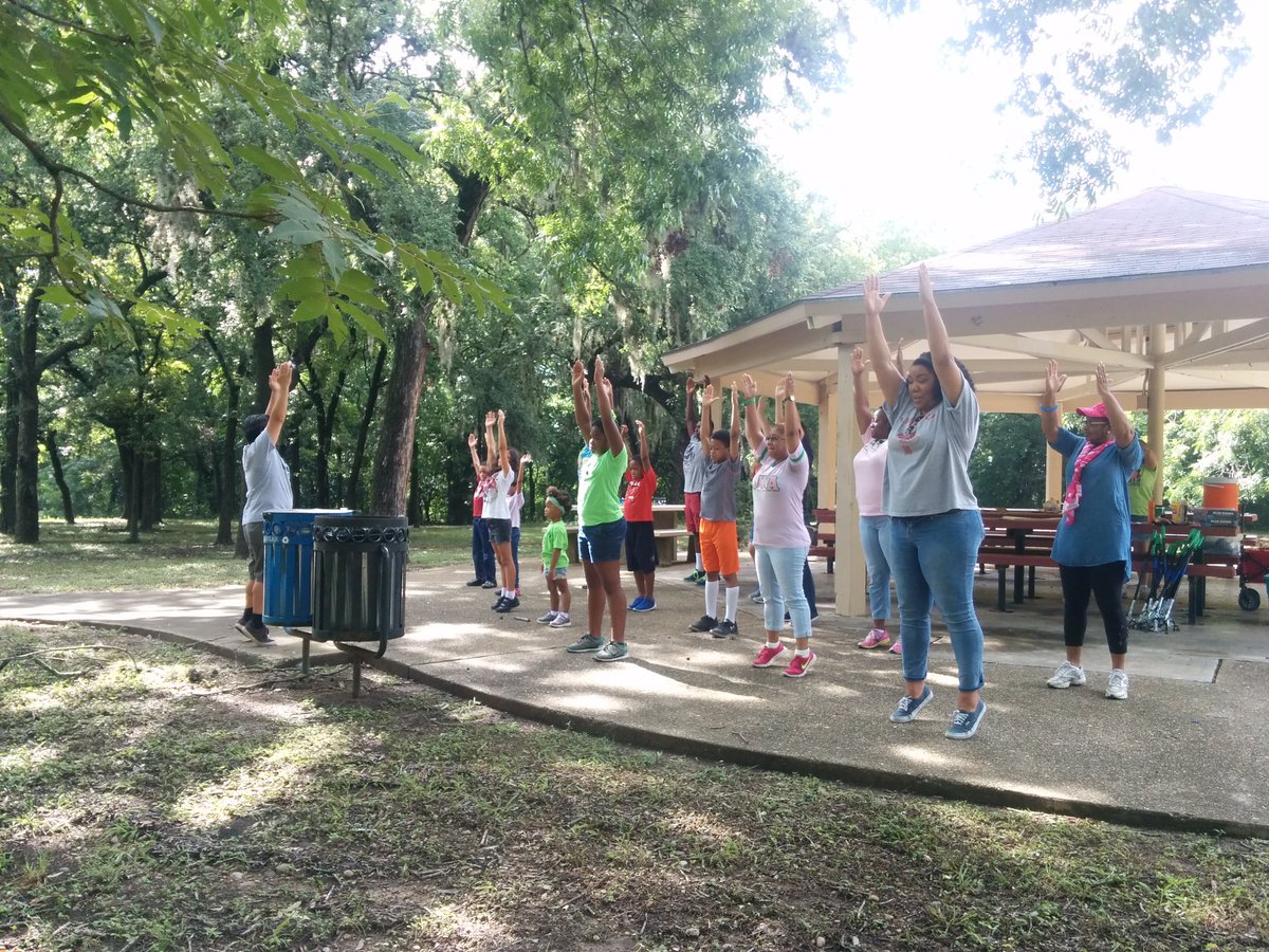SAParksandRec's tweet photo. Thx @TheDoSeum for celebrating #ParkandRecmonth w/us at our #FamilyVolunteerDay #SuperJuly #SAParksandRec https://t.co/z1pop0YVDd