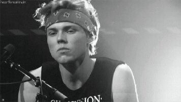 MAJESTYMlNAJ's tweet image. When @5SOS continues to ignore you