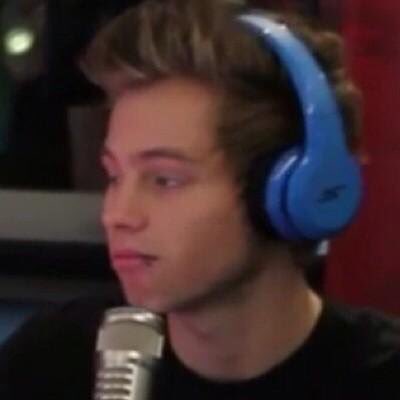 MAJESTYMlNAJ's tweet image. When @5SOS continues to ignore you