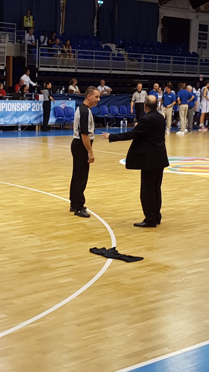 ThijsVolmer's tweet image. Small setback during the #FIBAU18Europe final. #raininginside