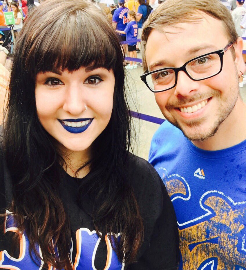Stephhhx3's tweet photo. Lets go mets ⚾️🙌🏼 #newyorkmets #metslive #mikepiazzaweekend #bluelipstick #letsgomets https://t.co/5jemM2dIa6