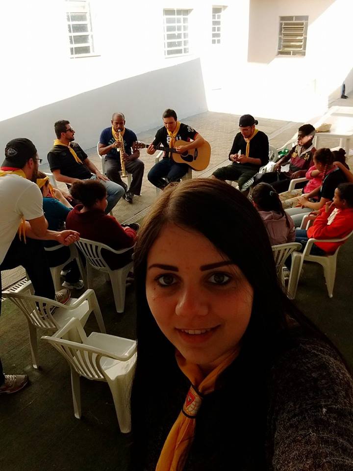 AdonaiClube's tweet photo. Visita do nosso pastor Douglas! Tocando um violão... Animando nossa galera!!! #desafioonline #pastor https://t.co/hUxPL8AOXF