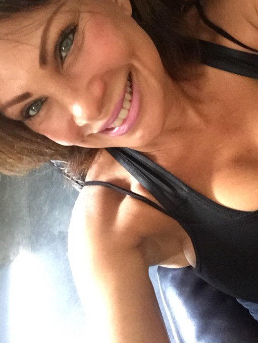 Happy Sunday https://t.co/OaDMnvCBHy