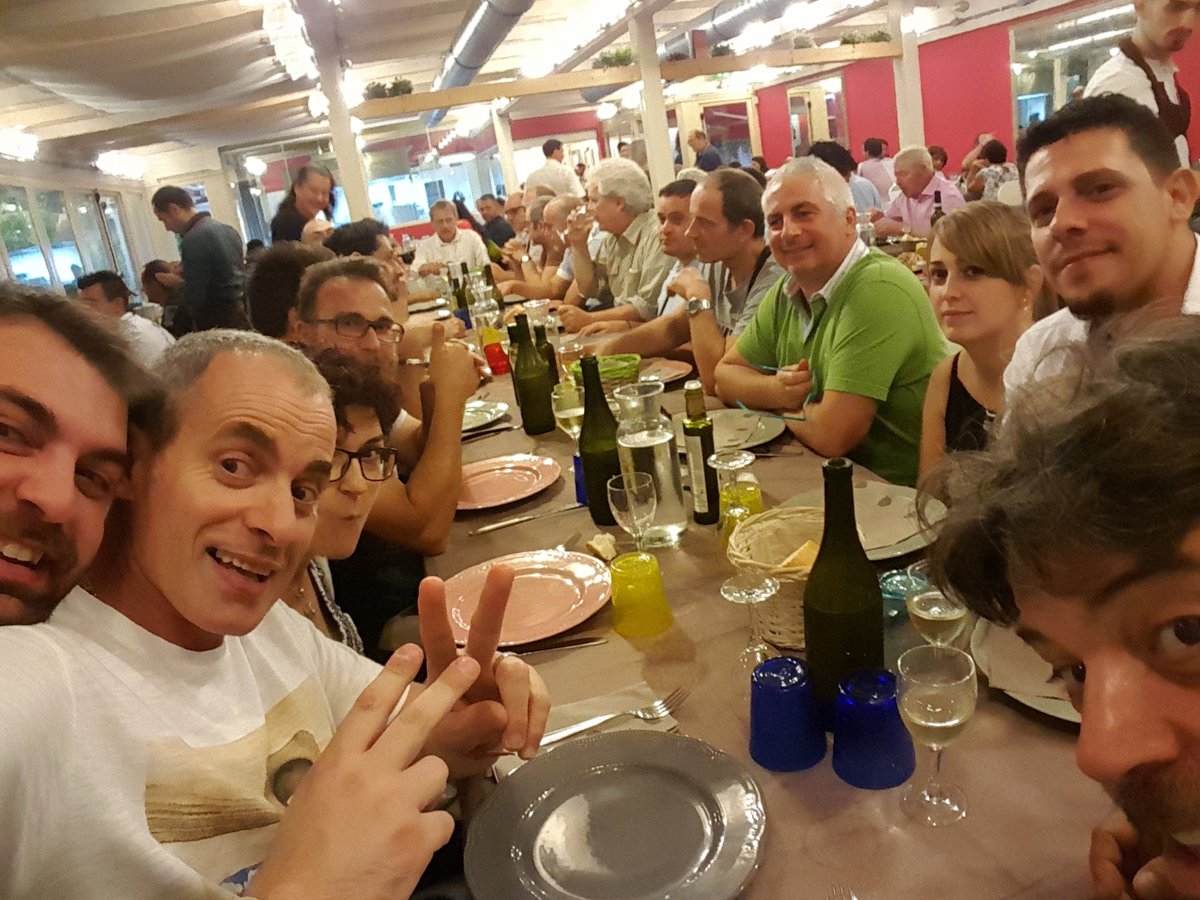 GiordanoReale's tweet photo. #freccettari vs #biliardisti .... manca solo @campagnandrea33 #cenadipesce https://t.co/s5rQB4th7k
