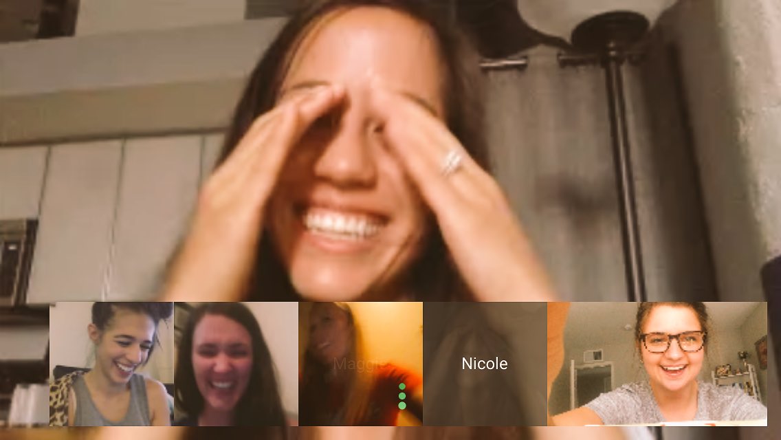 miajoycette's tweet photo. Long distance friendships are the worst but oh man is this best 😍 👯👯 https://t.co/AZ1LHtslLz
