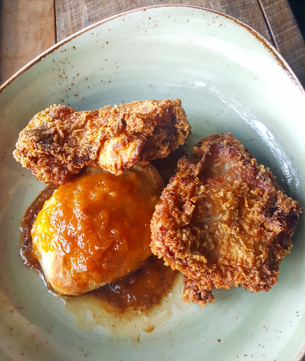 BarrelDC's tweet image. Barrel classic: @chefgfleming's Fried Chicken. We'd eat it everyday of the week &amp;amp; twice on Sunday. #SundayDinner