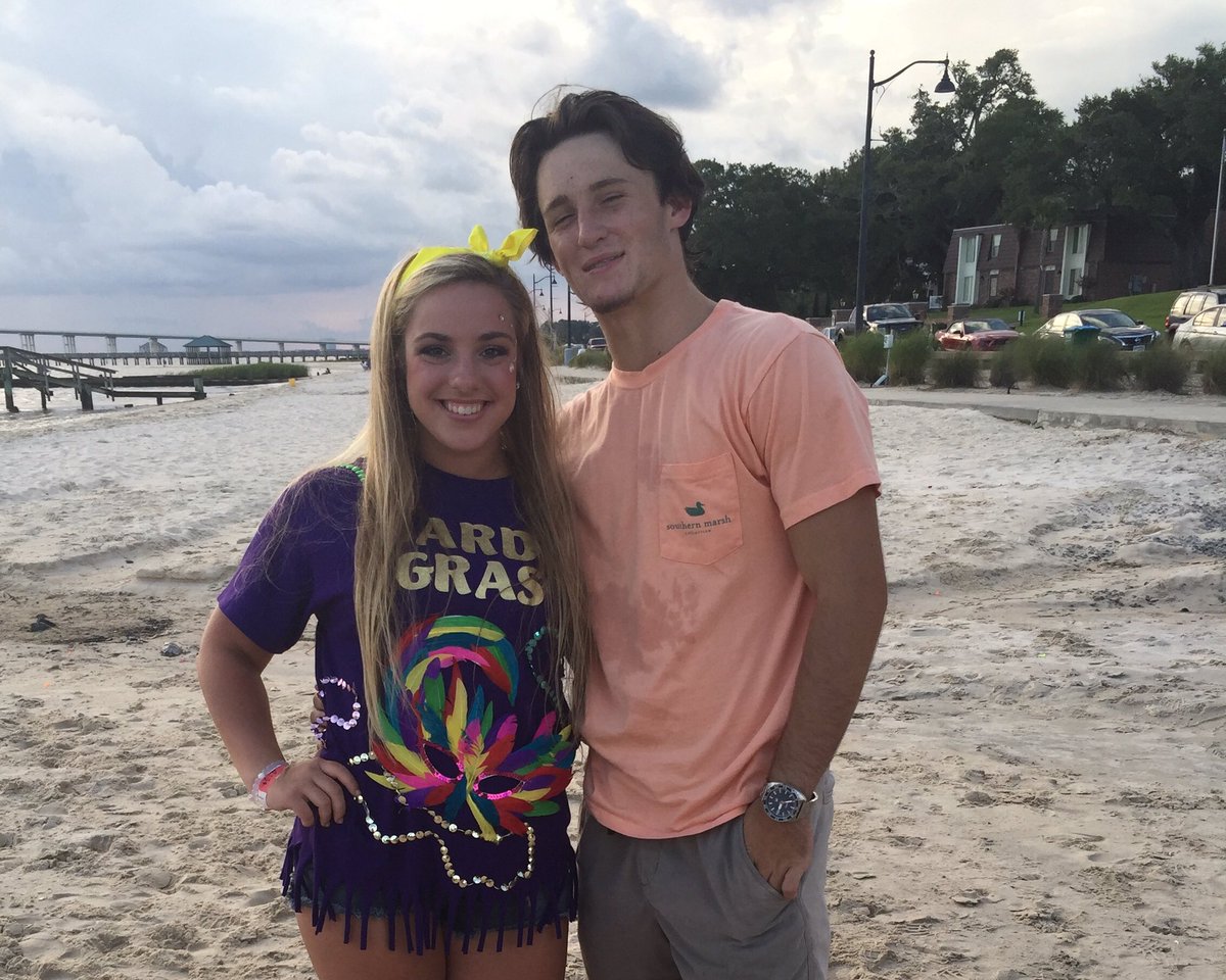marykate0003's tweet photo. so many memories made within one weekend!! So blessed to be a part of #osco 😽💕 #turtleweekend https://t.co/Cl79g8EVFs