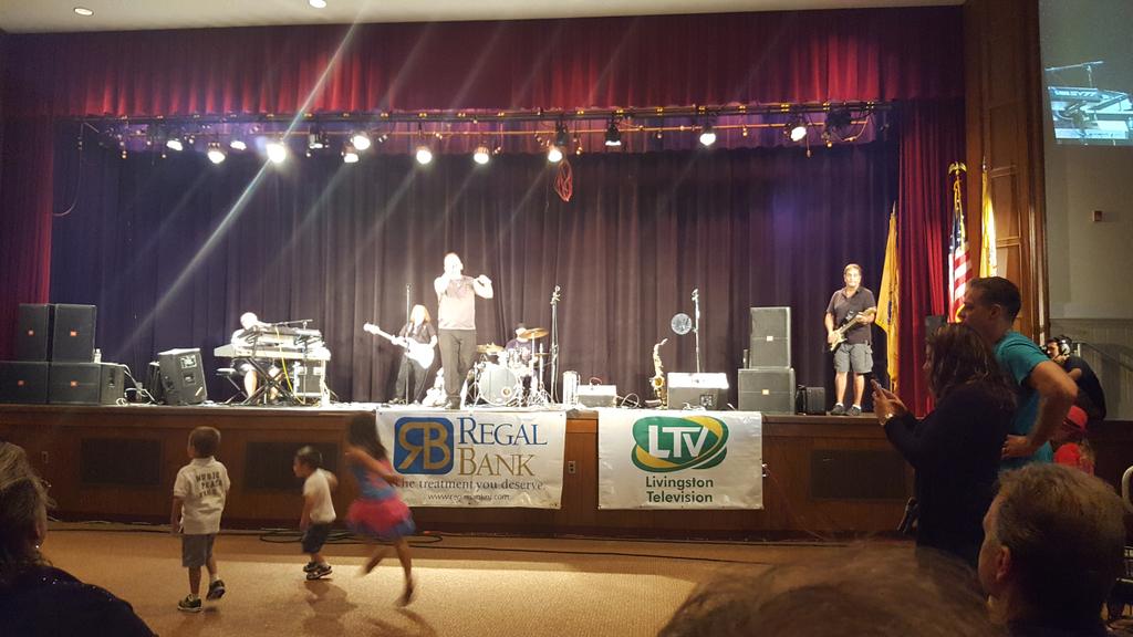 Dorisb521's tweet photo. #regalbankconcerts @regalbankconcerts kids and adults loving the b street band at Livingston NJ concert... https://t.co/DMsPw9SgA9