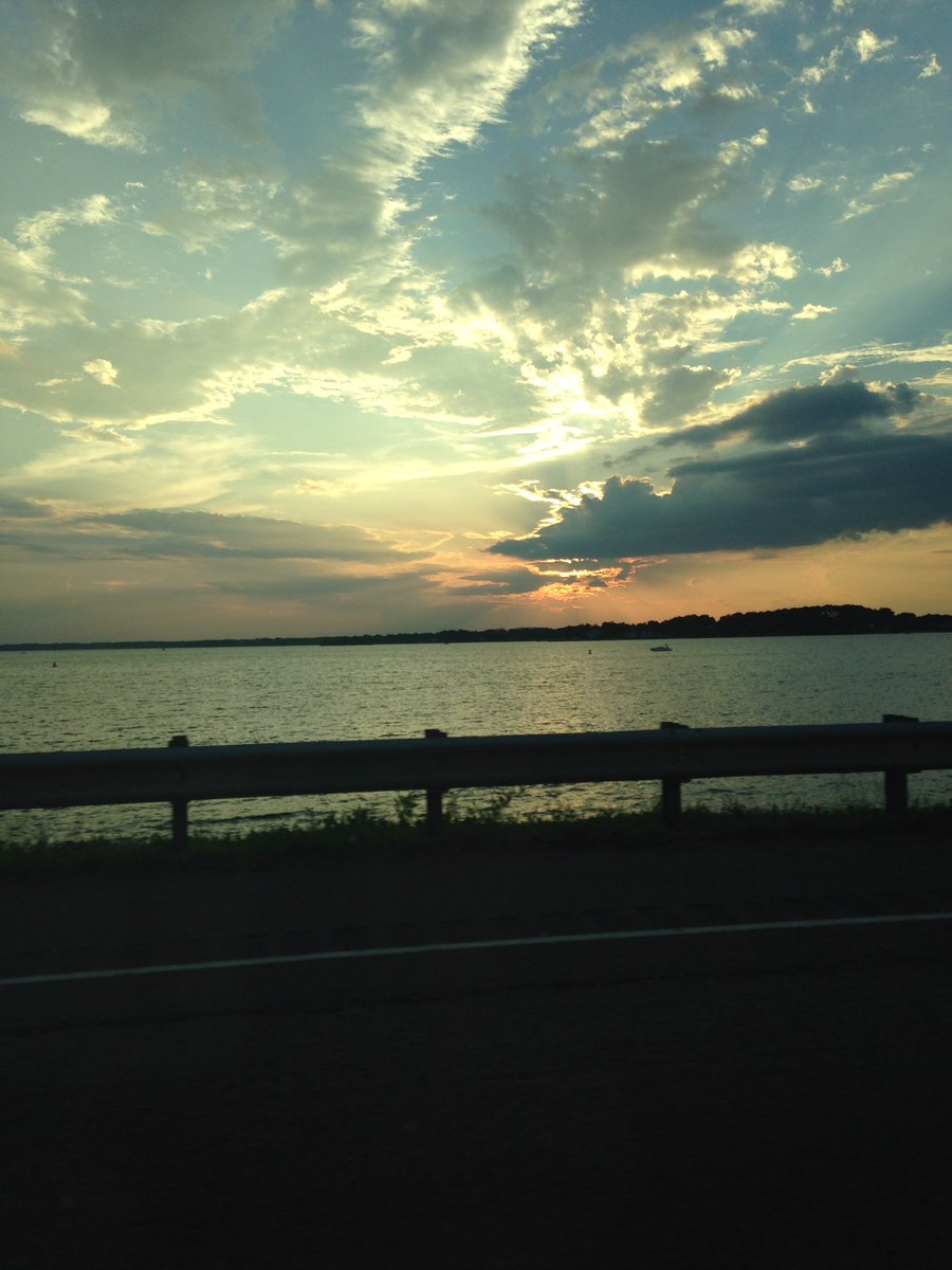 SHuecker14's tweet photo. #lakeday #lastdayofsummer https://t.co/vhjFvUfuey