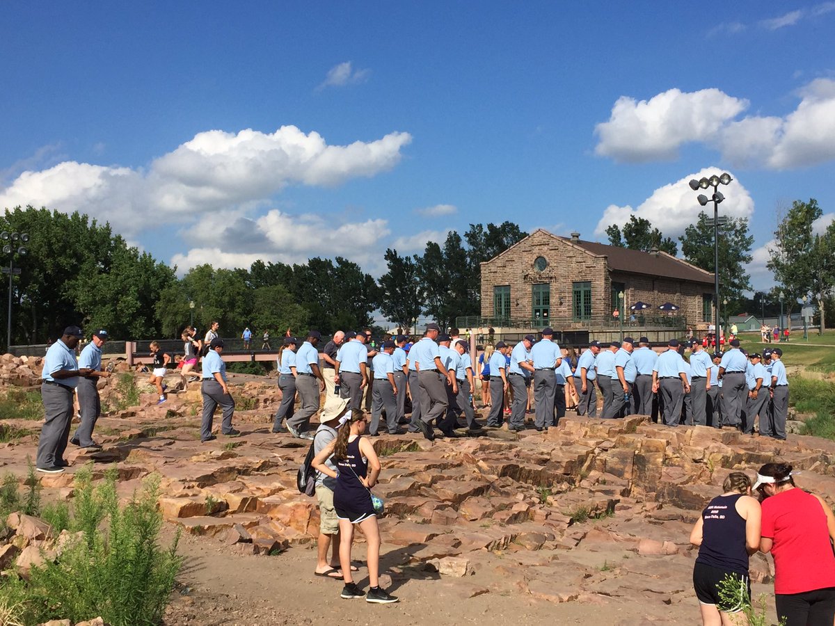 SiouxFallsParks's tweet photo. Welcome to 14U Fastpitch Nationals Opening Ceremonies at Falls Park Sioux Falls SD. #SuperJuly https://t.co/uR8bQFreal