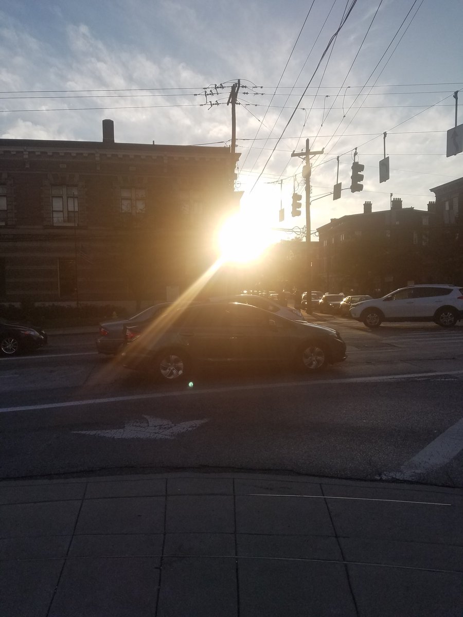 sauron_cosplay's tweet photo. Sunsets and new friends here in Cincy. Gotta catch em all! #PokemonGO #Cincinnati #luresfordays https://t.co/K5omm7J5oC