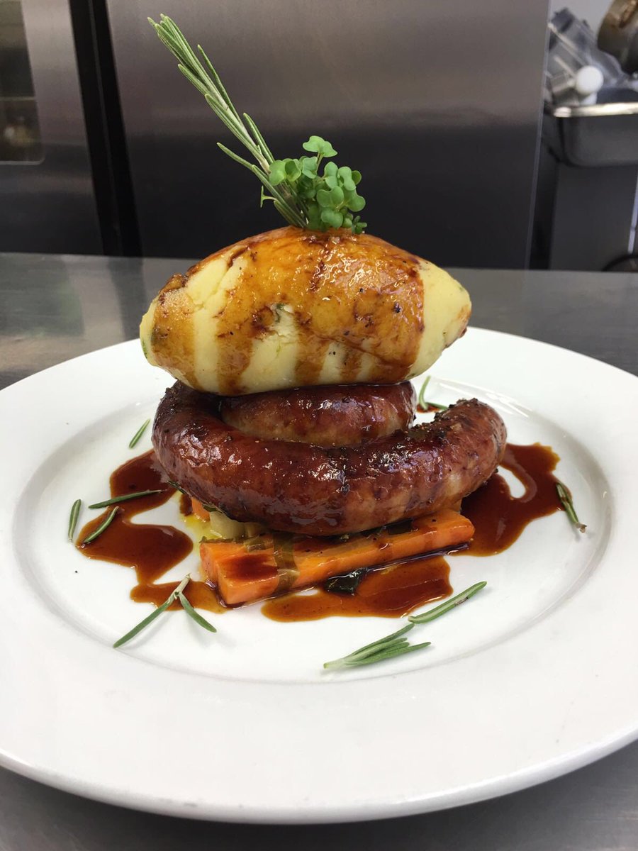 chef_banks's tweet photo. Cumberland sausage, seasonal veg, Irish champ, beef jus. #madeinmoira https://t.co/HorgNn4HxC