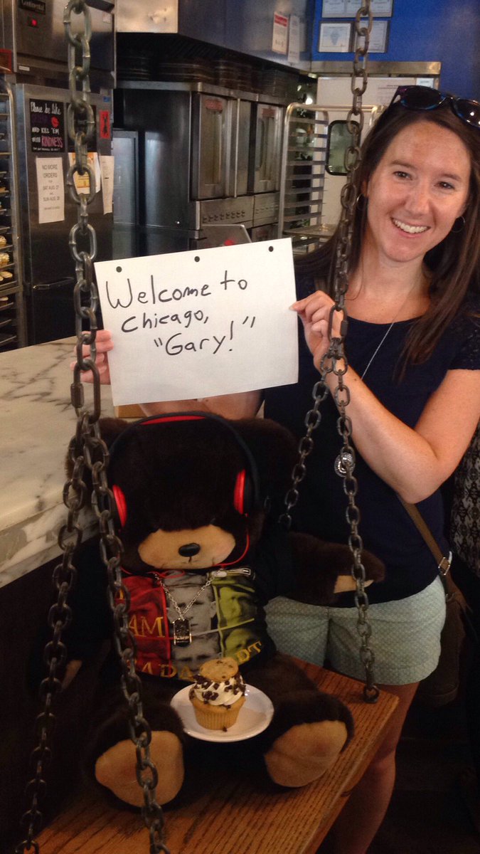 AdverTina's tweet photo. @MichaelRapaport #Rapabear enjoying a cupcake. A fan says, "Gary from 'Friends'! I'm a HUGE fan!" @iamrapaporttour https://t.co/NLzETzQvrz