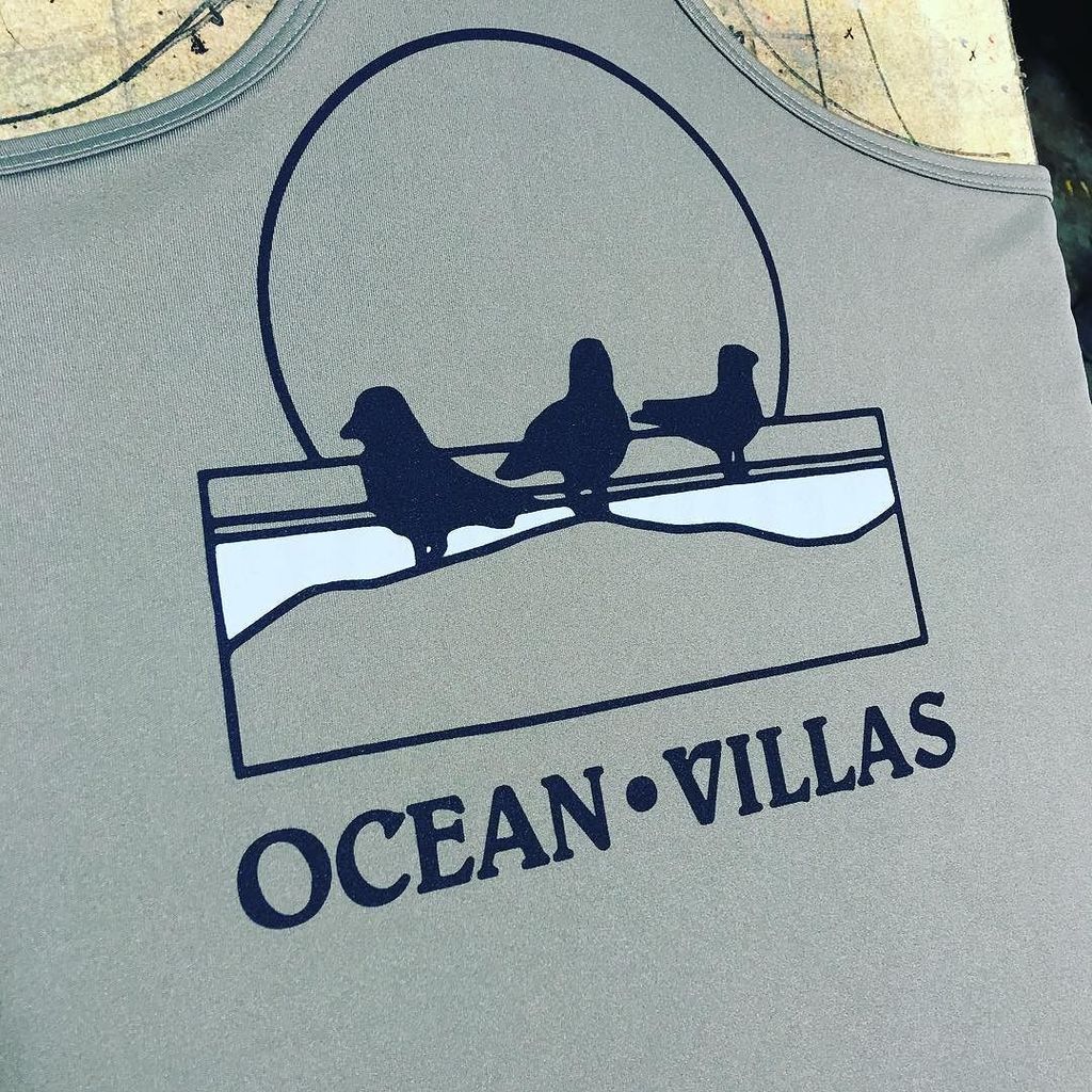 christina_klem's tweet image. Quick #2color #screenprint on #performance #racerback #tanks #graphite #navy #lilc #oceanv… ift.tt/2aJ2Ipx
