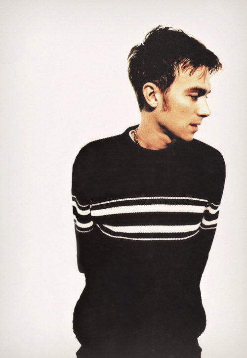 "Music is something that should speak for itself"
•Not new to Damon or Blur.
•Literate.
•Open RP.
•Mid 90's Albarn.