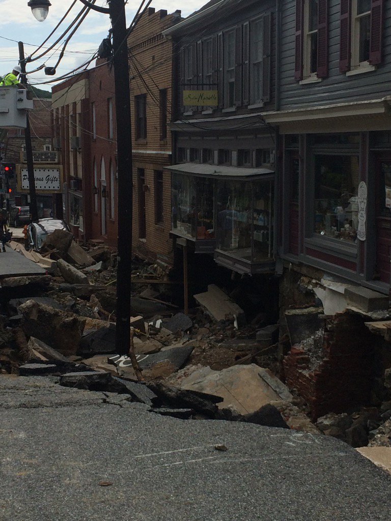 OvettaWashPost's tweet photo. "It looks like a war zone," Howard County Executive Allan Kittleman said https://t.co/VtMVwYeTbC