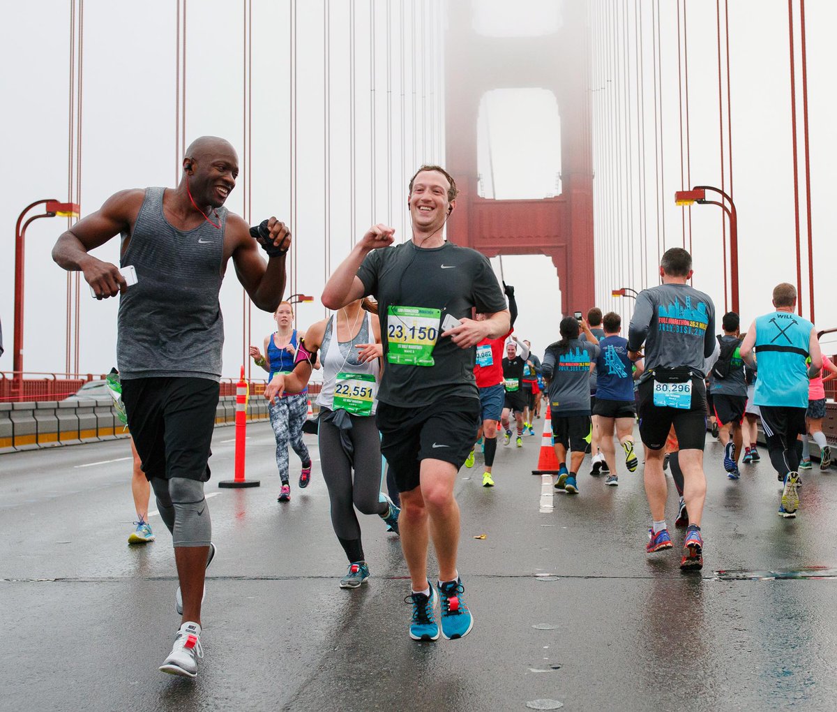 Runeco's tweet image. Mark Zuckerberg, creador de Facebook, participó esta mañana en la Media Maratón de San Francisco #SFHalfMarathon