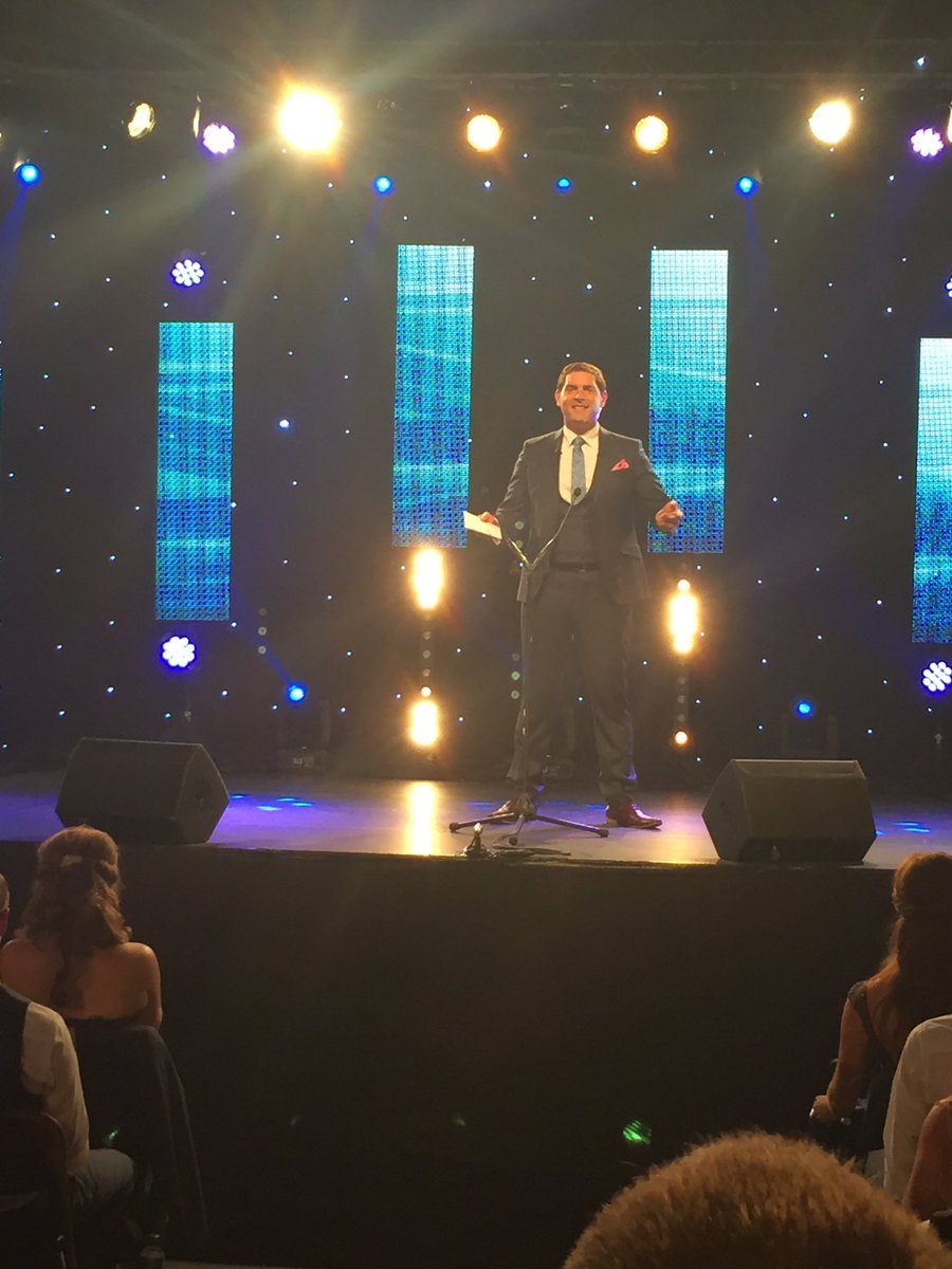 aislingolo's tweet photo. @irishtv's Malachy doing a fad job in Dungloe tonight 👏🏻 #MFD2016 https://t.co/c6lI1gBU2l