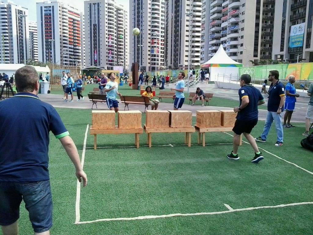 PrensaCOA's tweet photo. #Río2016 Los Leones se divierten jugando al fútbol-tenis con periodistas argentinos, en la zona internacional. https://t.co/MJeUpPLOCG