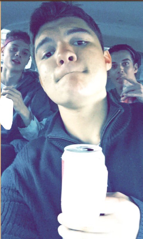 AJDbear54's tweet photo. @the_laurs Happy birthday to a bro #SeniorLot #Plugs #DaddyLL https://t.co/iwA4OxHKNQ