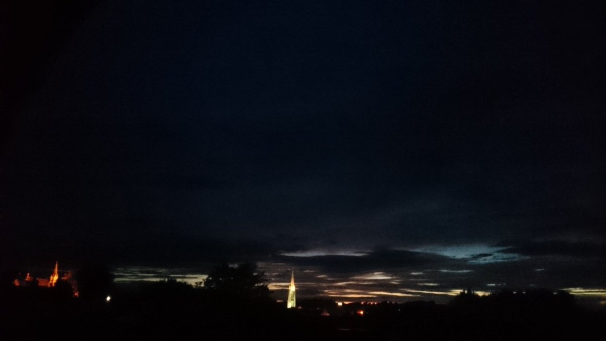Richardesty's tweet photo. Two churches for the price of one under @LincsSkies #Louth tonight #SONYZ3COMPACT #PhonePic https://t.co/VKWZtHF5fx