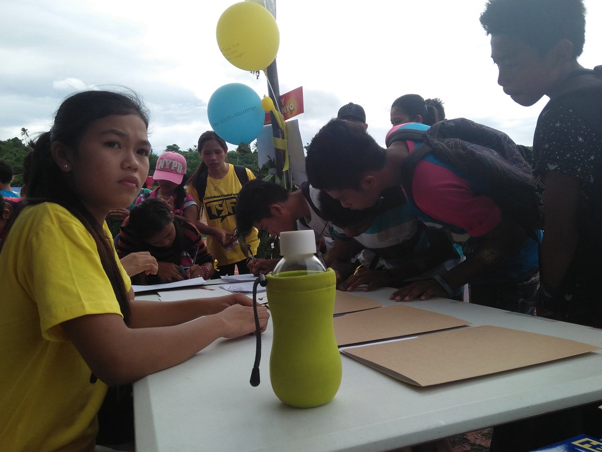 Ghelixcsz's tweet image. Too Serious 😂😂😂
#RegistrationCommittee #TYF2K16 #soblessed 🙏💖💖👼