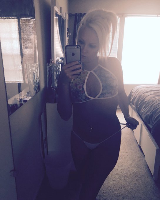 Snapchat: kaleecarroll https://t.co/QNeYoey3eG<a href="/tag/dearsantaicanexplain"class="tags"><span>#dearsantaicanexplain</span></a>