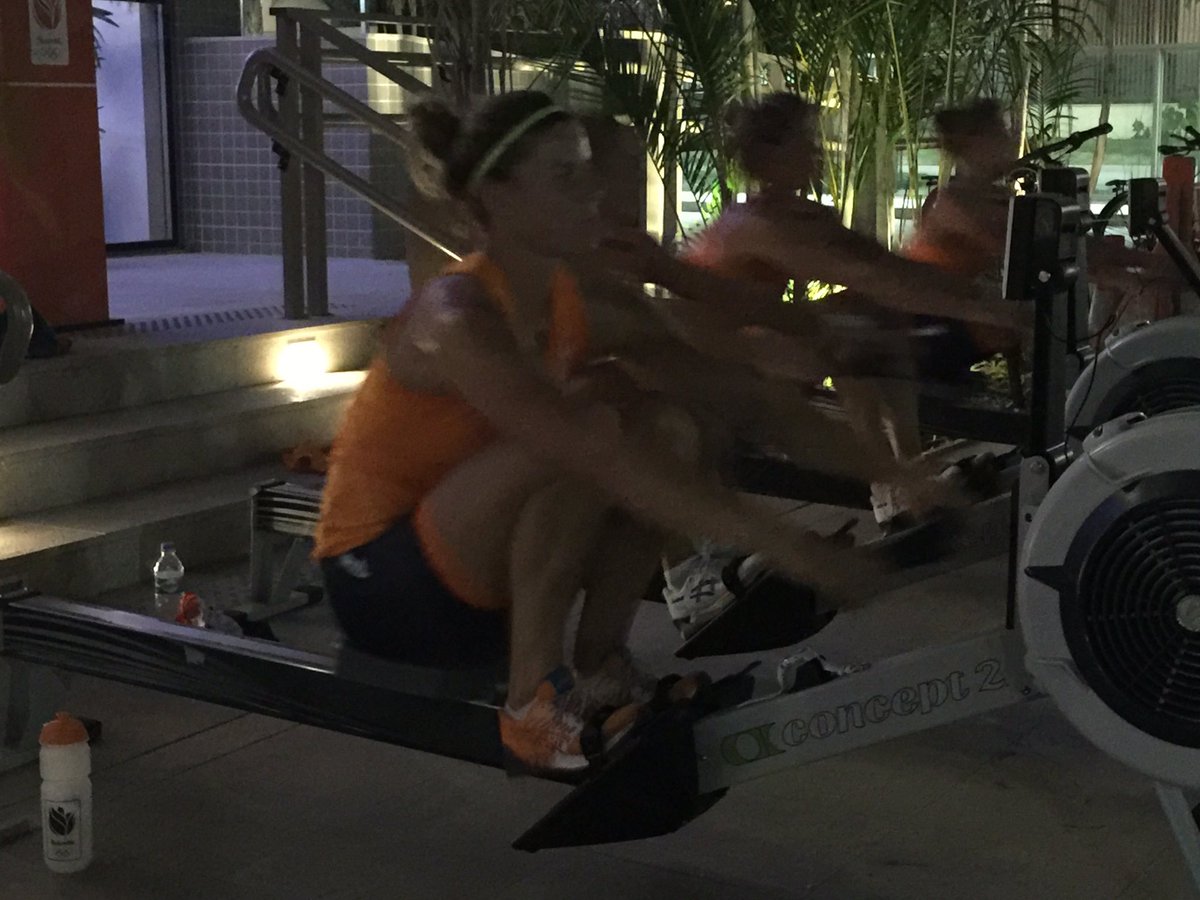 johnvvl1's tweet photo. De avond valt rond 1730 in Rio. Maar @TeamNLtweets traint binnen en buiten door. @Roeibond @NLtopturnen https://t.co/3jSp4YyNEL