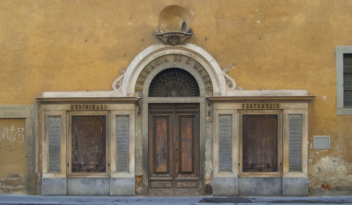 HunterTanja's tweet photo. #yllSource "Doors" Taken May 2016, Florence, Italy. #doors https://t.co/8YcDg4fxxZ