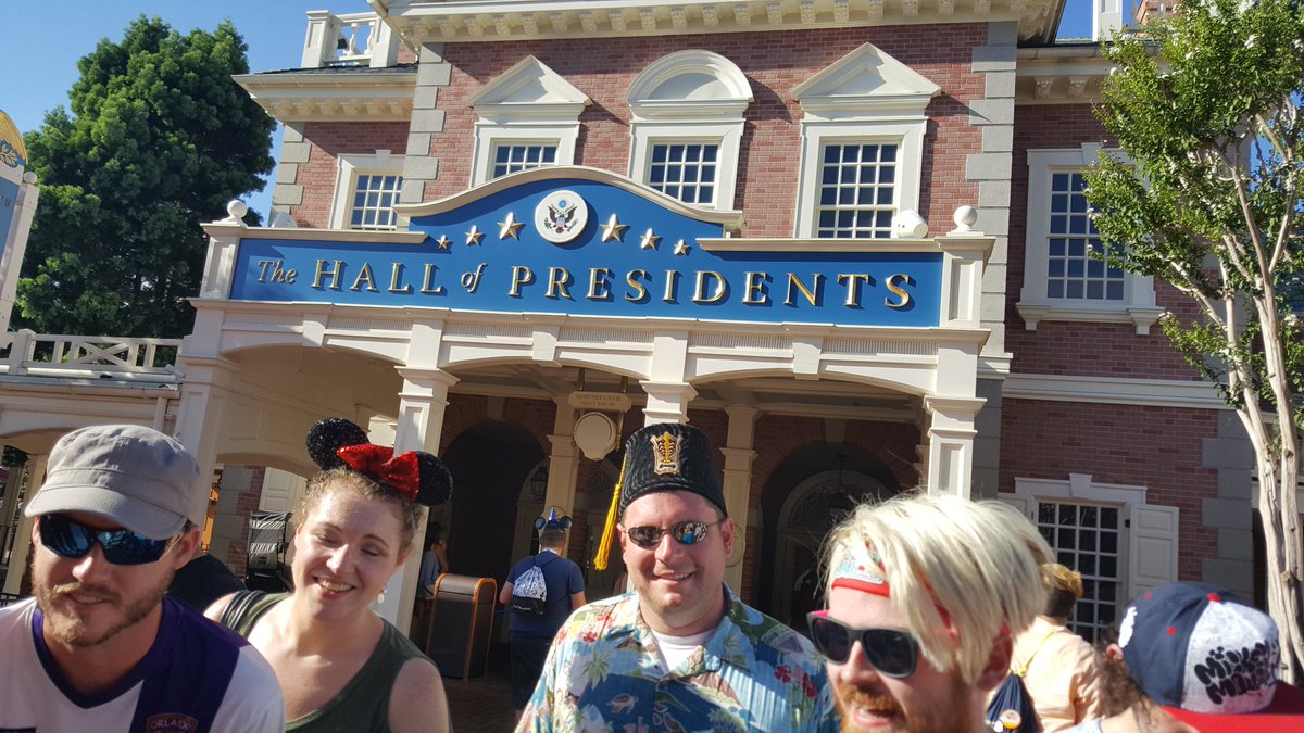 Mitzula's tweet image. Holy shit this is finally happening #BigDiz #CreateCon @shwood @JustinRYoung @NightAttackShow