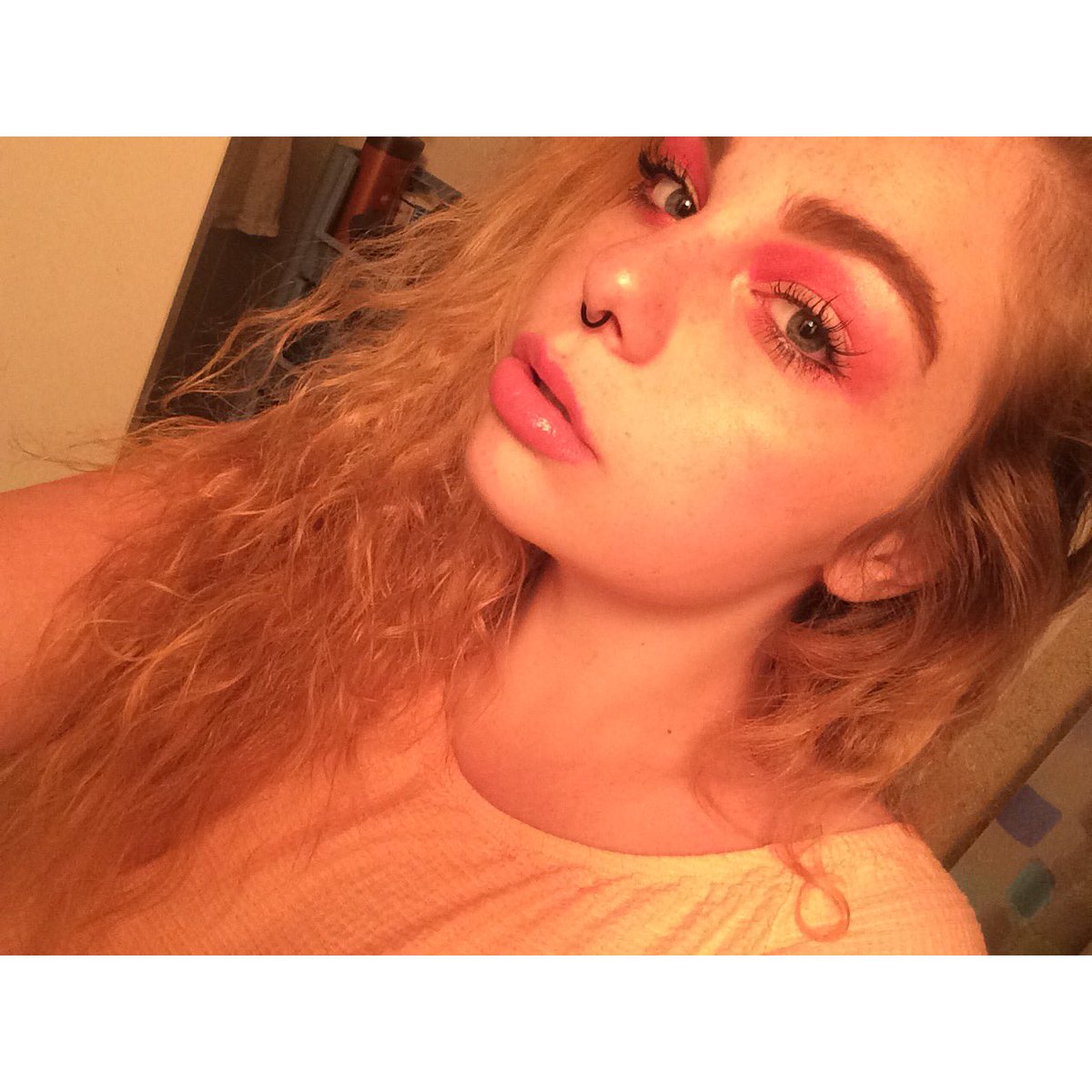 babygurl45455's tweet photo. Look 2/100 👄 #100daysofmakeup #beautyqueen #macfacechart #MUA #lashes #essencegloss #browss #fierce #highligherlove https://t.co/C1bHWc2gNx