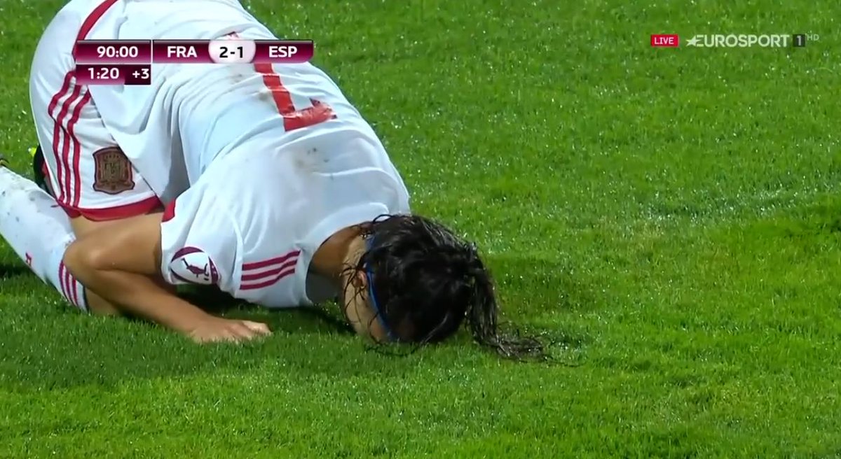 Lo que has visto y lo que no de la accidentada final del Europeo sub-19. Ha dado para mucho bit.ly/2argUSt