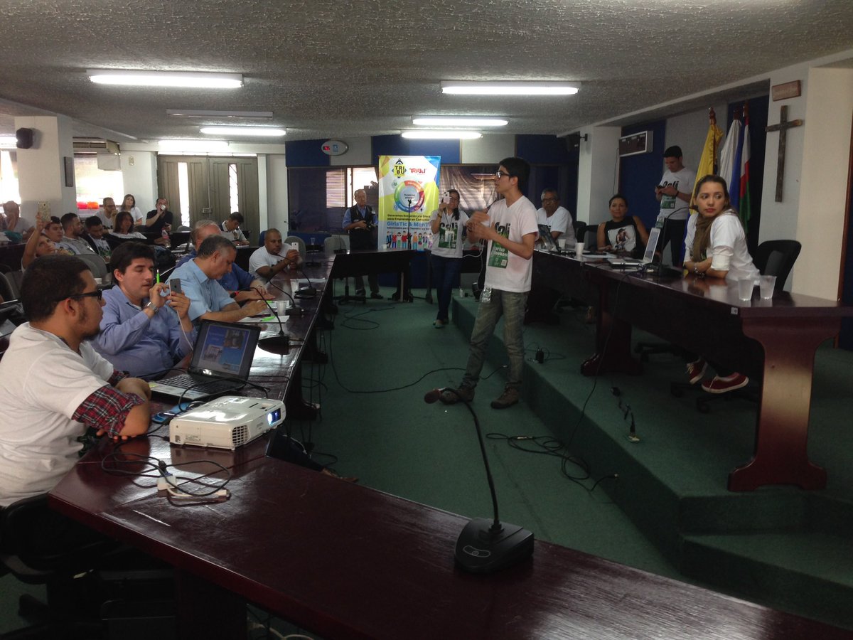 Albornoz's tweet photo. #Aplicate en presentación ante jurados @SWCali2016 #SWCali2016 https://t.co/Okl5t3cyzi