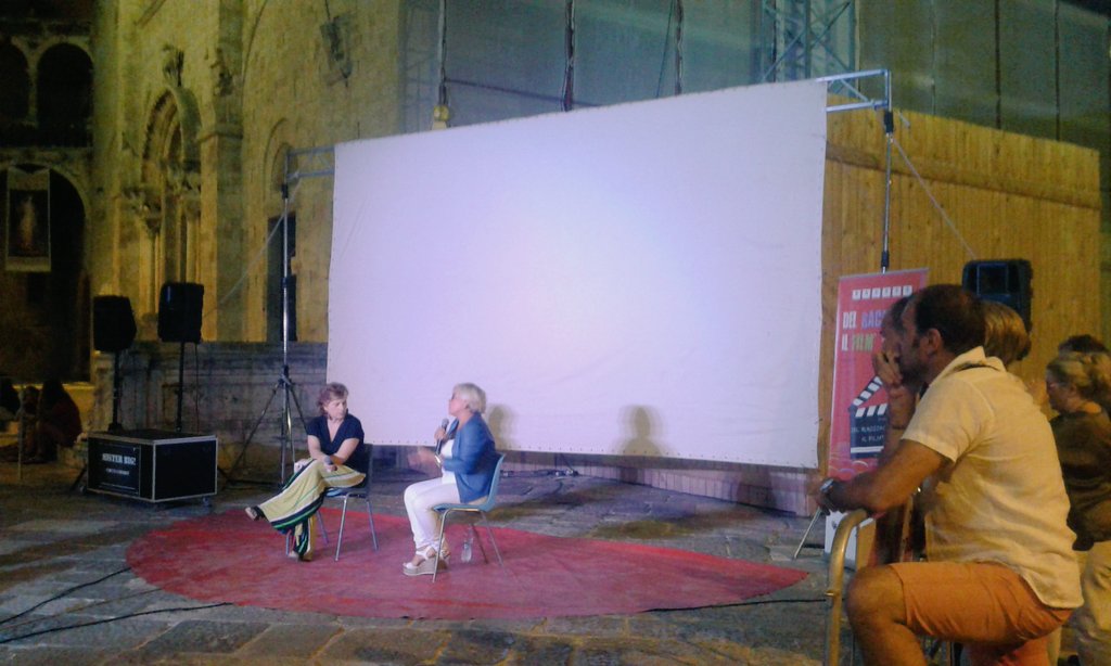 DRIFFestival's tweet photo. L'assessore @loredanacapone e il suo libro "Diario di bordo" in compagnia di @annamariaferret . @TangramEdizioni https://t.co/liUXVsWrlK