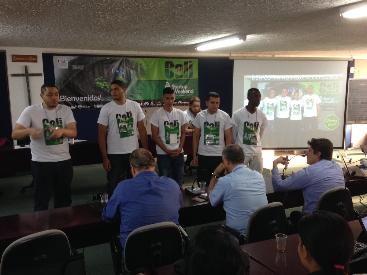 Albornoz's tweet photo. #MoneyGeek en presentación ante los jurados @SWCali2016 #SWCali2016 https://t.co/SEWn8qtlLq