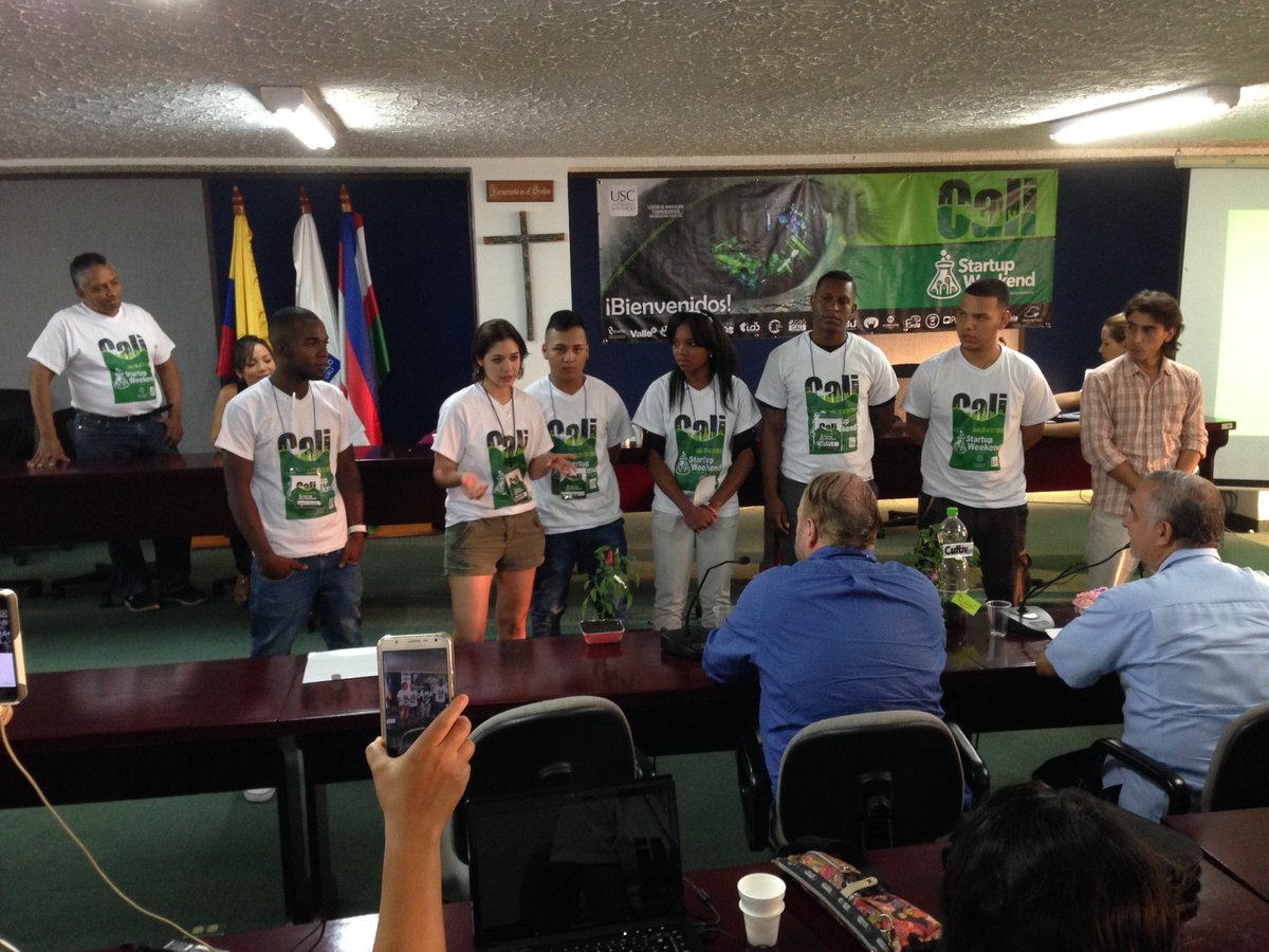 Albornoz's tweet photo. #CultivApp hace su presentación ante el jurado de @SWCali2016 #SWCali2016 https://t.co/ySJaULA1lh