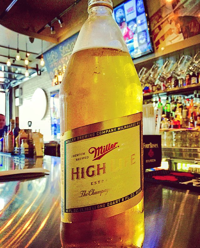 InPatsITrust's tweet photo. living that 40oz life https://t.co/FcijVMJzLB