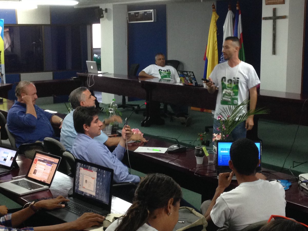 Albornoz's tweet photo. #TuHeroe presenta su iniciativa al jurado de. @SWCali2016 #SWCali2016 https://t.co/QYOr6axi17