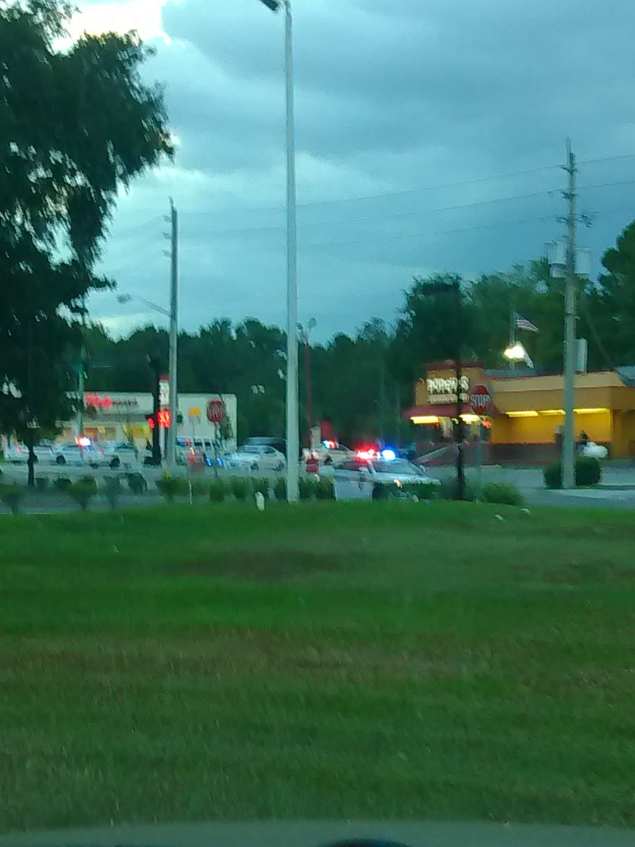 Daniel_Petty990's tweet photo. @WJXTvic Normandy/fouraker at Popeyes chicken https://t.co/t1BA4ExGlO
