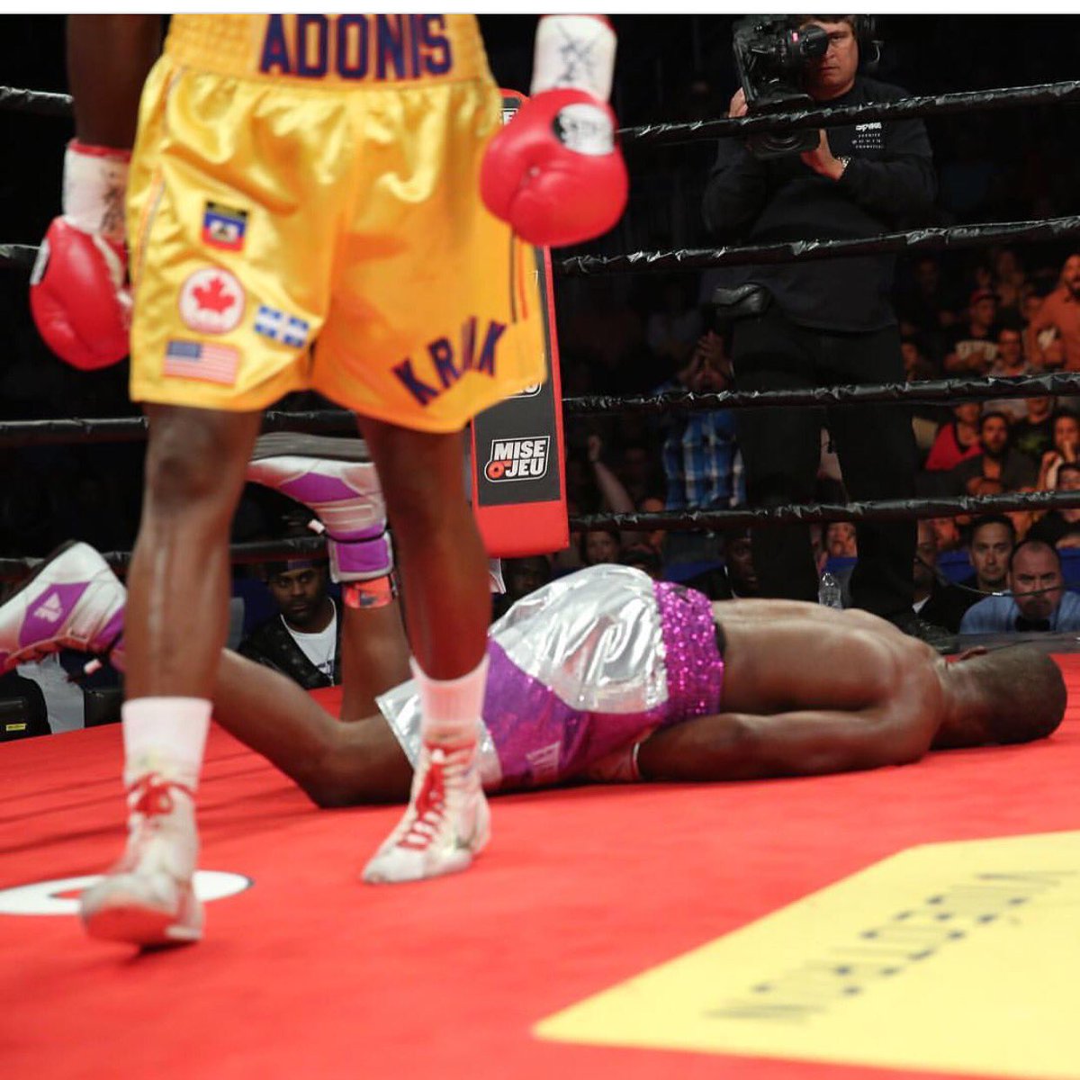 MuratKaro's tweet photo. It'd be great, that you make fight me, not with weak boxers @AdonisSuperman @WorldBoxingNews https://t.co/ufOCWqRwov