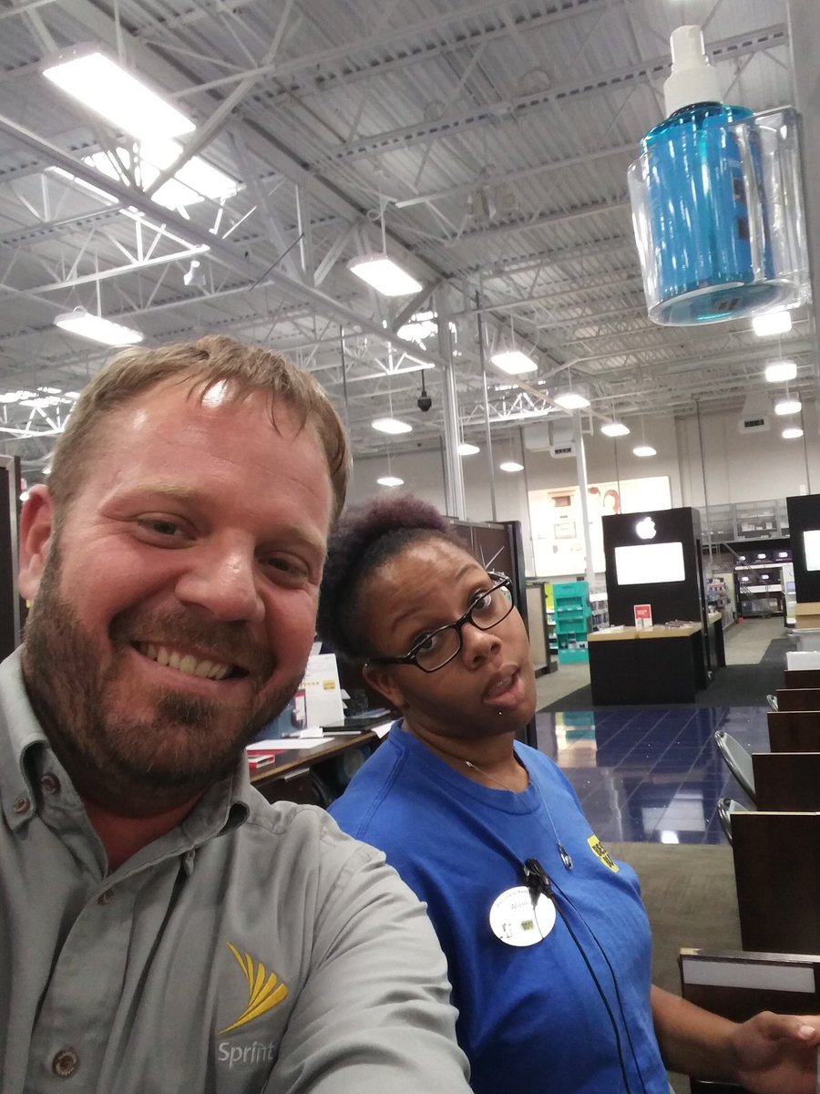 Alicia with 2 more for the Black and Yellow
@Buggalicious1 @SPG_JB @MichaelMiess1 
#canyouhearthat
#disruptthemarket