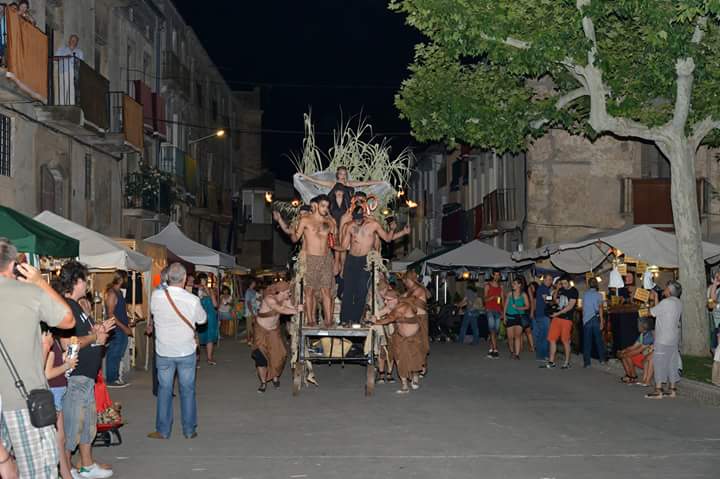 SaltimbankisB's tweet photo. Imatges de l'espectacle de dissabte nit als Firals de Bellvís!! #salutifoc https://t.co/lP08pznAYJ