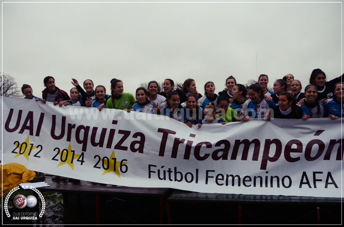 #Femenino2016 La fiesta del tricampeon. Las Guerreras festejaron el Campeonato en su casa. 
uaiurquiza.com/photo/albums/f…