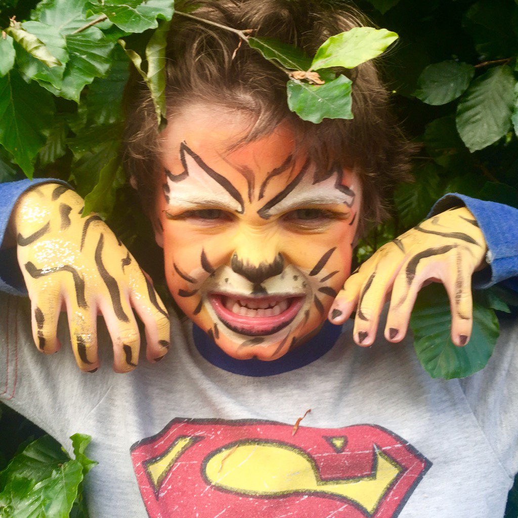 Tim41267997's tweet image. Ferocious tiger cub found in Bristol bush, grrrr ...