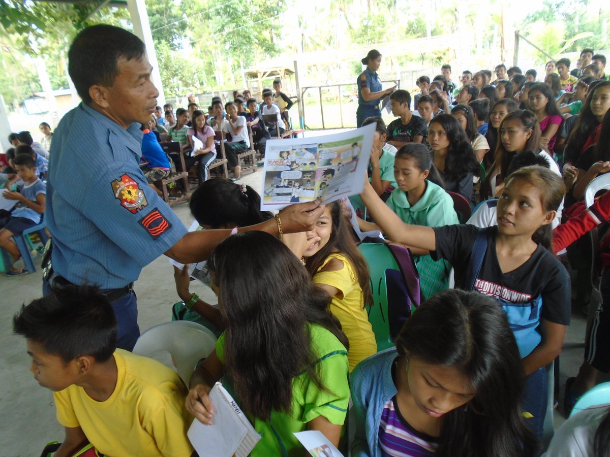 malapatanpnp's tweet photo. Distribution of IEC Leaflets/Materials on Child Trafficking https://t.co/RZ91ZP5lav
