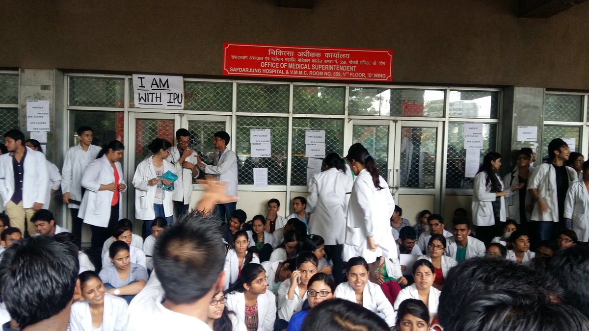 DrDharmesh95's tweet photo. And the strike is at its peak
#DUbletalks #ImwithIPU
#OurSeatsDUseeks
We are united #VMMC #ACMS #NDMC. https://t.co/AhLVRVCbVJ