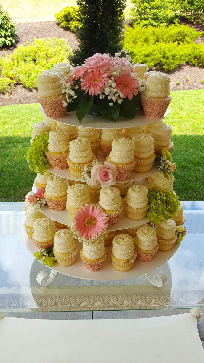GigisPittsburgh's tweet photo. #gigisweddings https://t.co/3dTLvpryP7